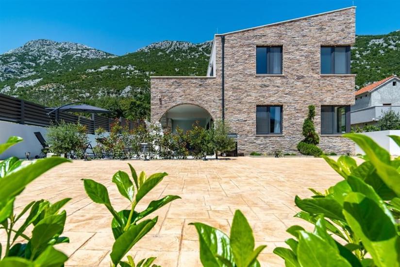 Villa Eden with heated pool