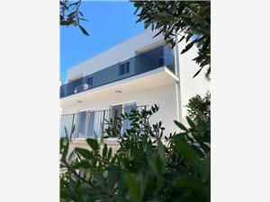 Apartmani Damir Blace (Opuzen), Kvadratura 40,00 m2, Zračna udaljenost od mora 10 m, Zračna udaljenost od centra mjesta 650 m