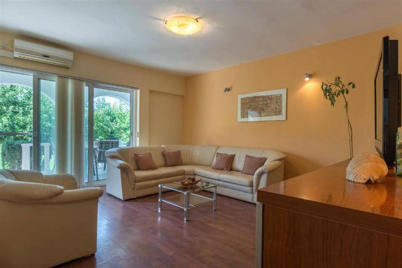 Apartment A1, for 5 persons