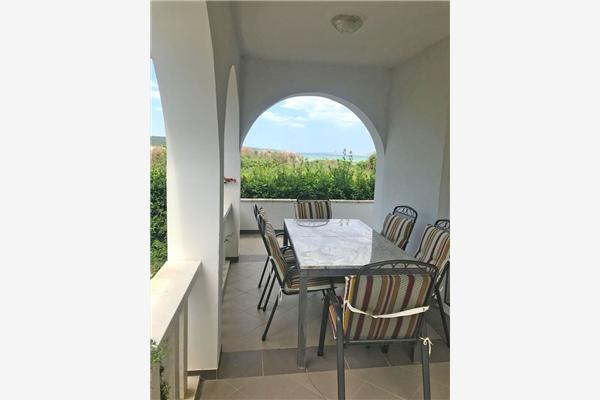 Apartment A1, for 5 persons