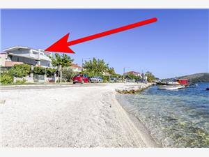 Apartmaji Vojko Poljica, Kvadratura 44,00 m2, Oddaljenost od morja 30 m, Oddaljenost od centra 100 m