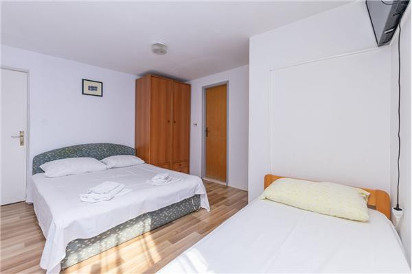 Apartment A4, for 3 persons