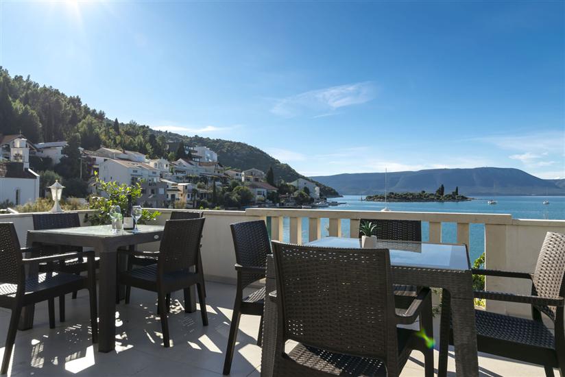 Apartments Beach house Blace