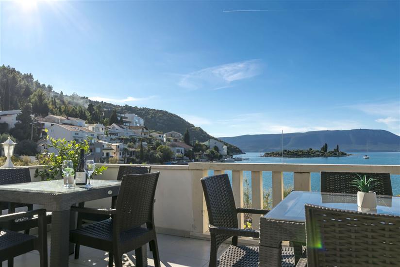 Apartments Beach house Blace