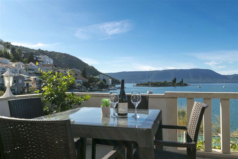 Apartments Beach house Blace