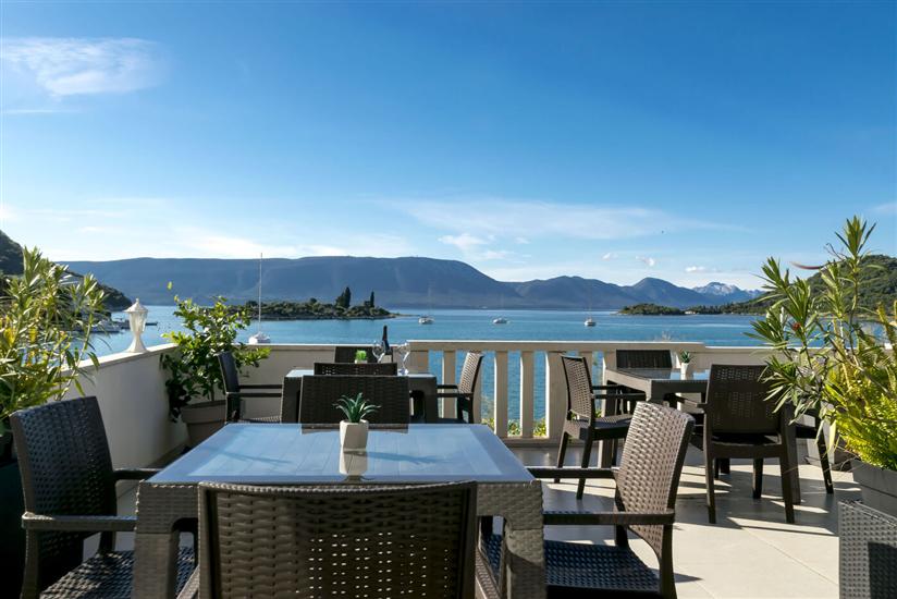 Apartments Beach house Blace