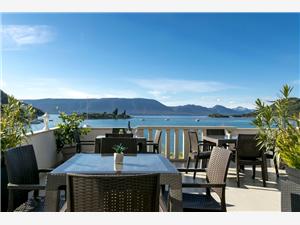 Apartmani Beach house Blace Blace (Opuzen), Kvadratura 30,00 m2, Zračna udaljenost od mora 5 m, Zračna udaljenost od centra mjesta 0 m