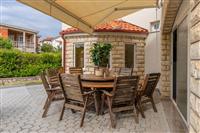 Hiša K1, na 12 osebe