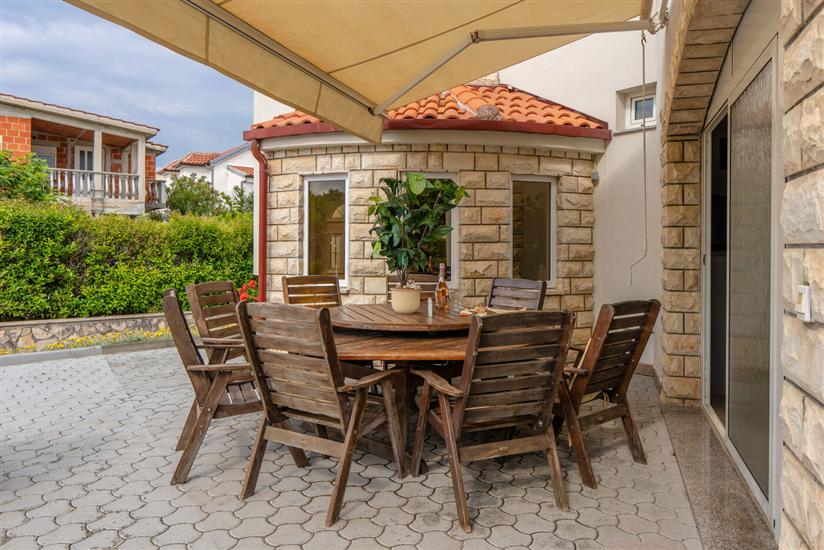 Hiša K1, na 12 osebe