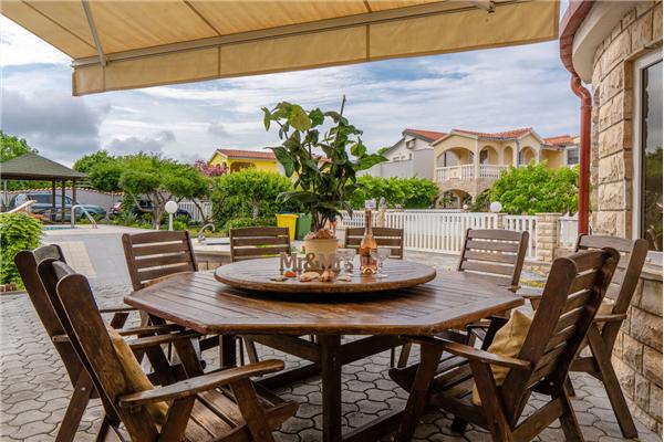 Hiša K1, na 12 osebe