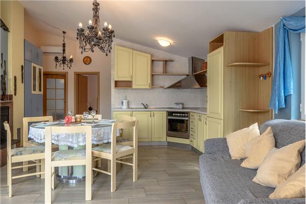 Hiša K1, na 12 osebe