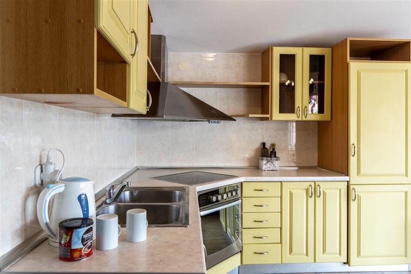 Hiša K1, na 12 osebe