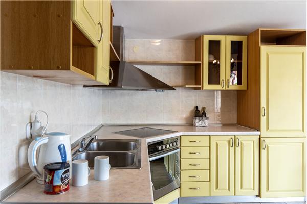 Hiša K1, na 12 osebe