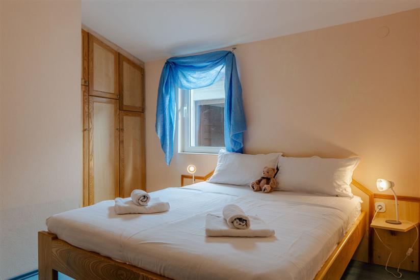 Hiša K1, na 12 osebe