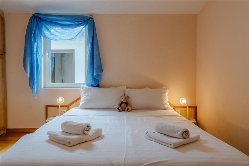 Hiša K1, na 12 osebe