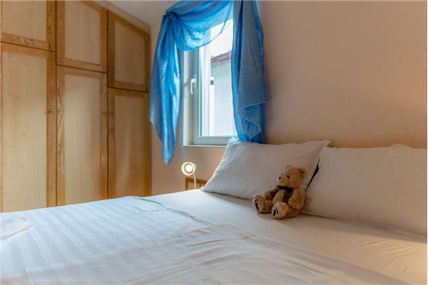 Hiša K1, na 12 osebe