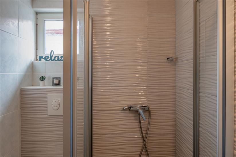 Hiša K1, na 12 osebe