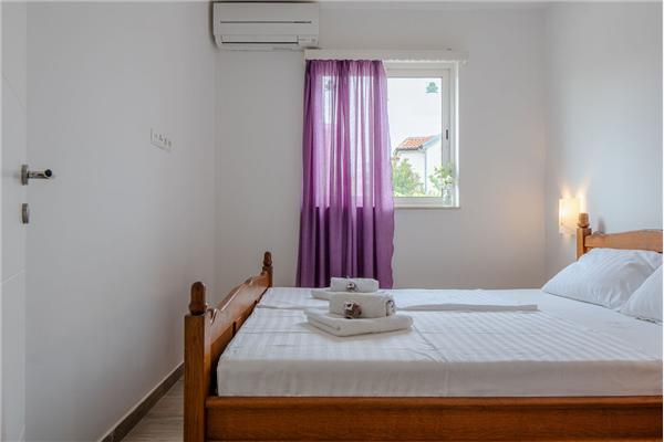 Hiša K1, na 12 osebe