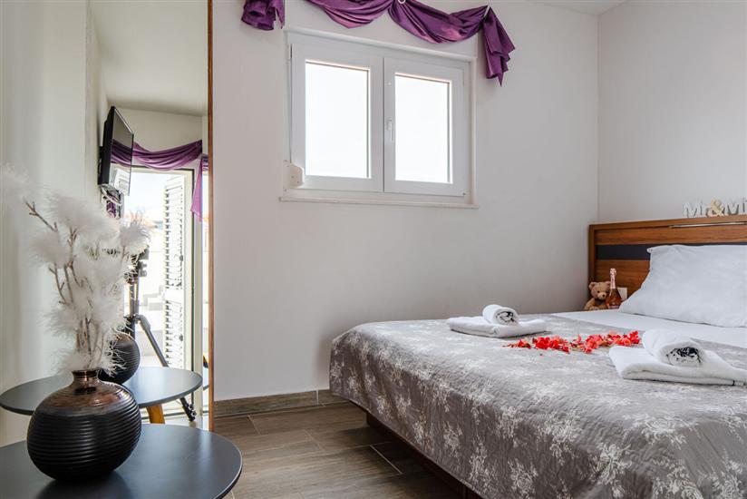 Hiša K1, na 12 osebe