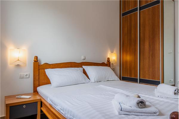 Hiša K1, na 12 osebe