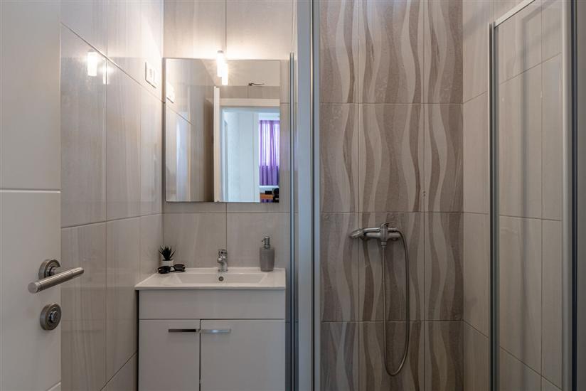 Hiša K1, na 12 osebe