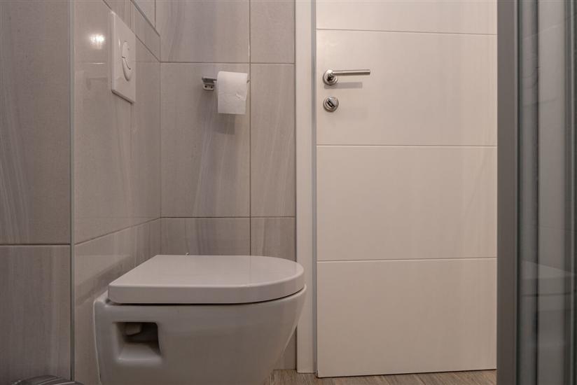 Hiša K1, na 12 osebe