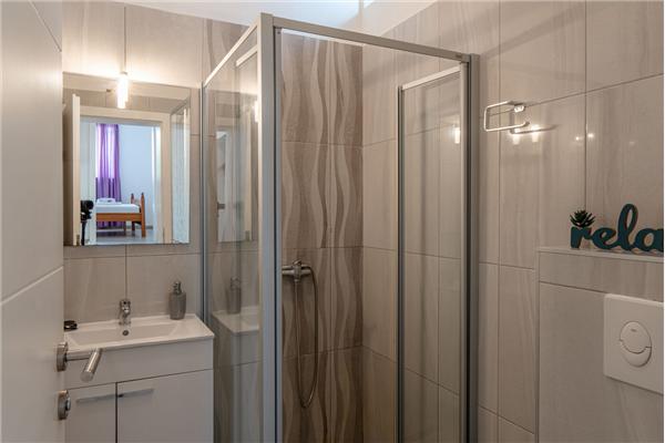 Hiša K1, na 12 osebe