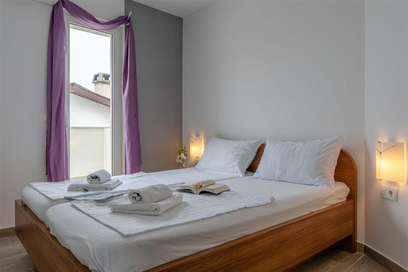 Hiša K1, na 12 osebe