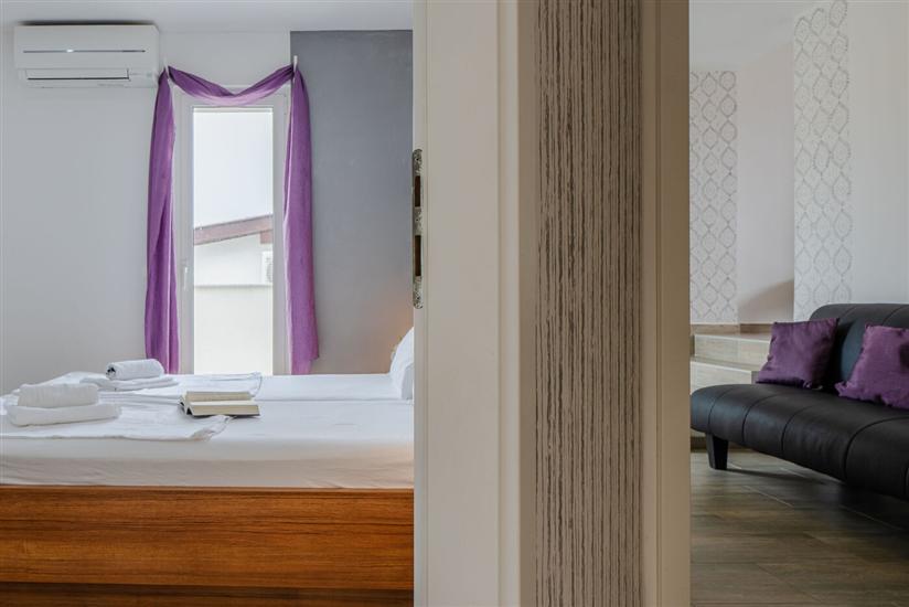 Hiša K1, na 12 osebe