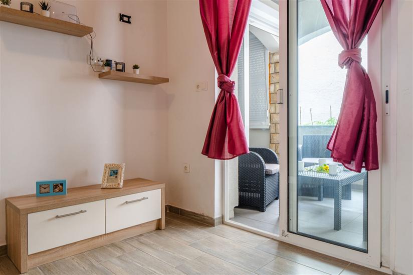 Hiša K1, na 12 osebe