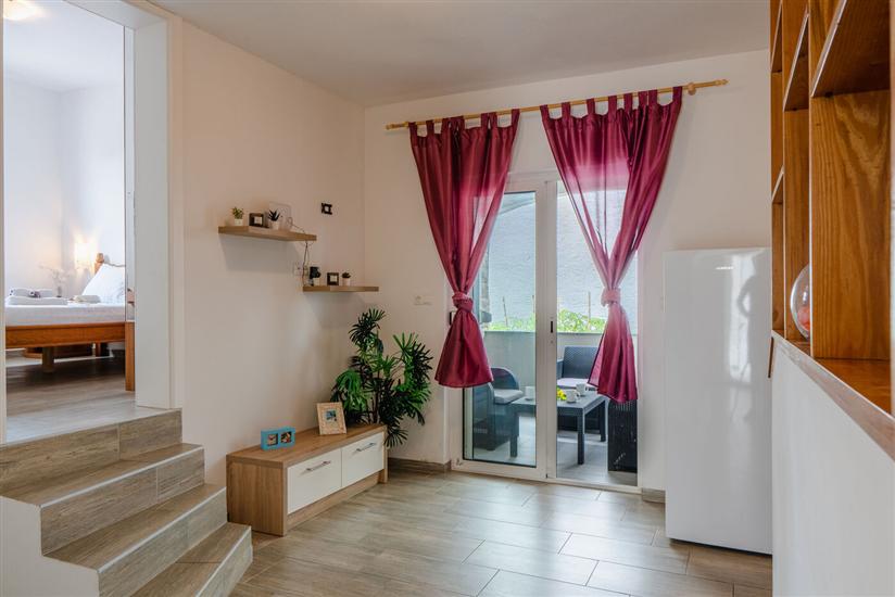 Hiša K1, na 12 osebe