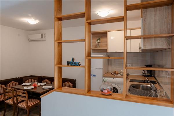 Hiša K1, na 12 osebe