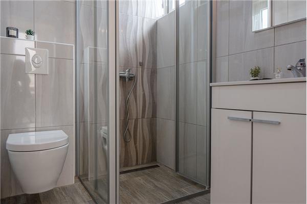 Hiša K1, na 12 osebe