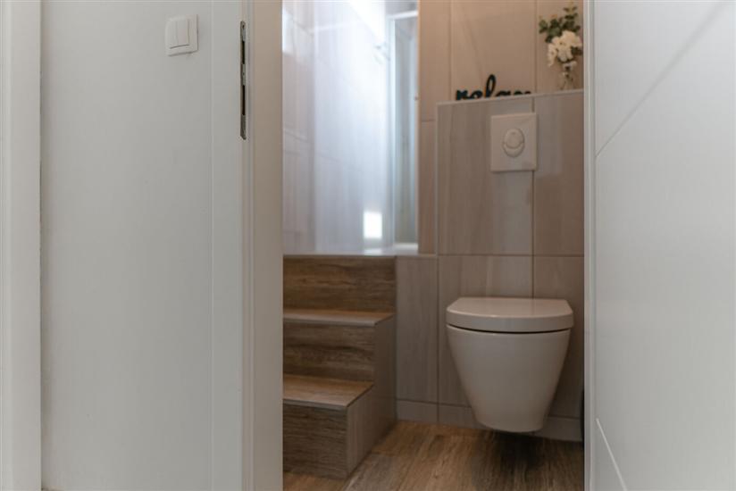 Hiša K1, na 12 osebe