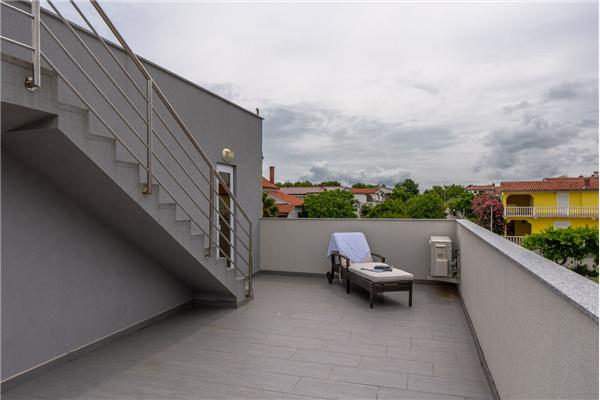 Hiša K1, na 12 osebe