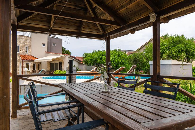 Hiša K1, na 12 osebe