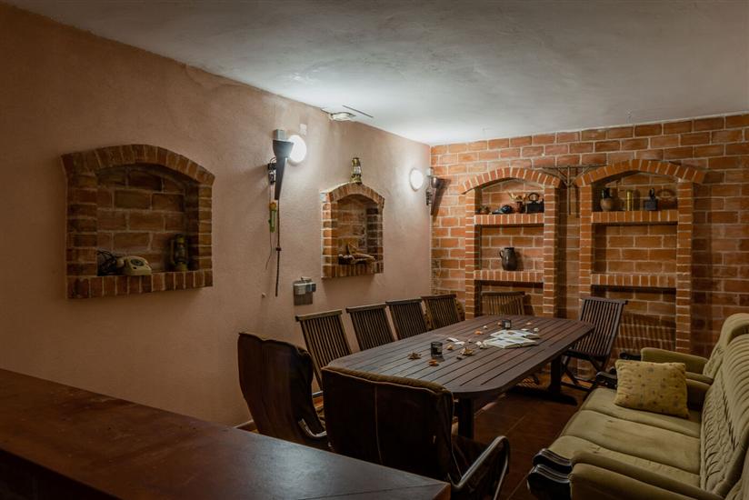 Hiša K1, na 12 osebe