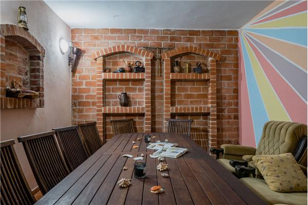 Hiša K1, na 12 osebe