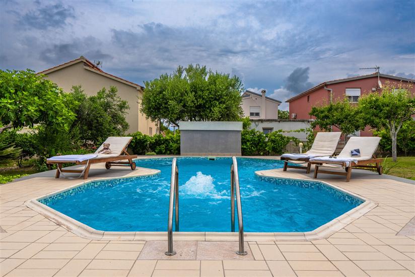 Vila Jelena Vir near beach