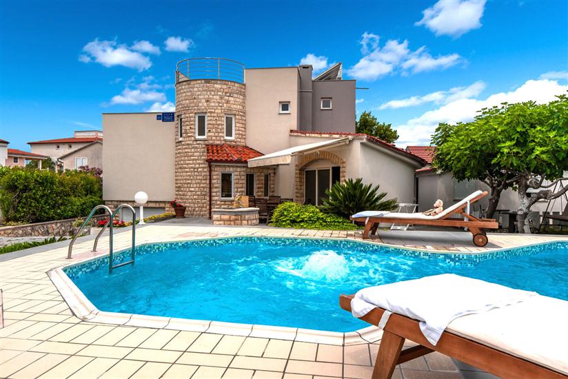 Vila Jelena Vir near beach