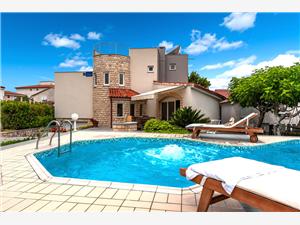 вилла Jelena Vir near beach , квадратура 250,00 m2, размещение с бассейном, Воздуха удалённость от моря 150 m