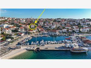 Apartment Biserka Okrug Gornji (Ciovo), Size 32.00 m2, Airline distance to the sea 50 m, Airline distance to town centre 50 m