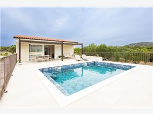 Smještaj s bazenom Split i Trogir rivijera,RezervirajVrsinkaOd 257 €