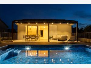 Hiša Vrsinka Vrsine, Kvadratura 52,00 m2, Namestitev z bazenom