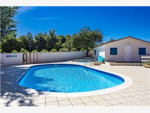 Objekt Buneta Ližnjan, Kvadratura 60,00 m2, Smještaj s bazenom, Zračna udaljenost od centra mjesta 500 m