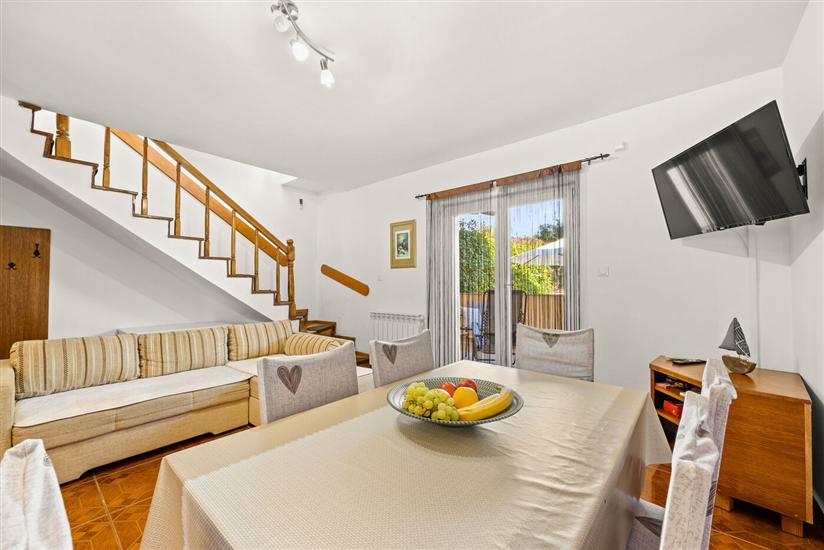 Apartment A1, for 6 persons