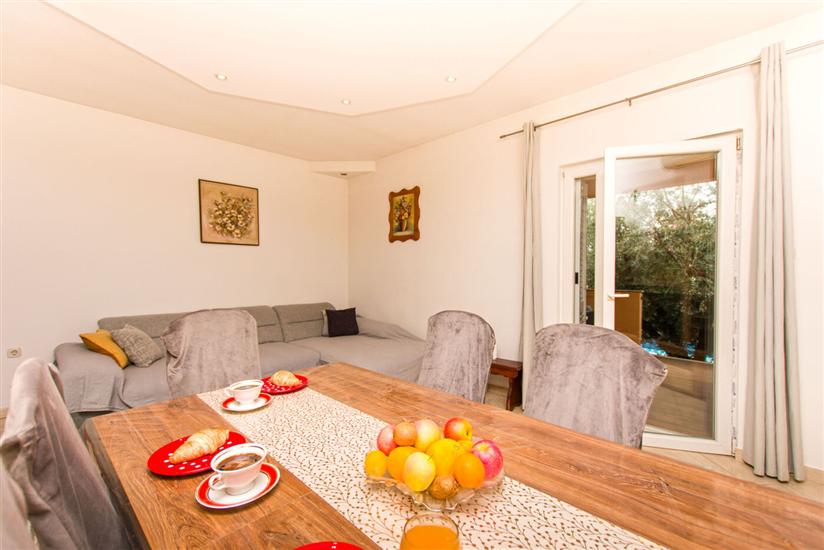 Hiša K1, na 6 osebe