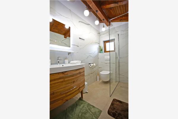 Kuća K1, za 10 osoba/e