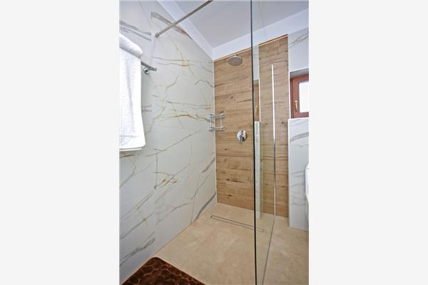 Kuća K1, za 10 osoba/e