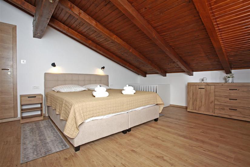 Kuća K1, za 10 osoba/e